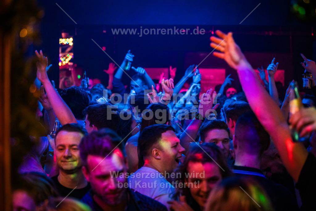 26-11-2024-RUDOLPHS-SCHLITTENBAR-LEIPZIG-LEIPZIG-COPYRIGHT-JON-RENKER-BILD-0008 | Erleben Sie unvergessliche Momente mit unserem professionellen Eventfotografen. Wir fangen Emotionen und Höhepunkte Ihrer Veranstaltung ein – von Festivals über Firmenfeiern bis zu Jubiläen. Vertrauen Sie auf kreative Perspektiven und hochwertige Bilder.  - Realized with Pictrs.com