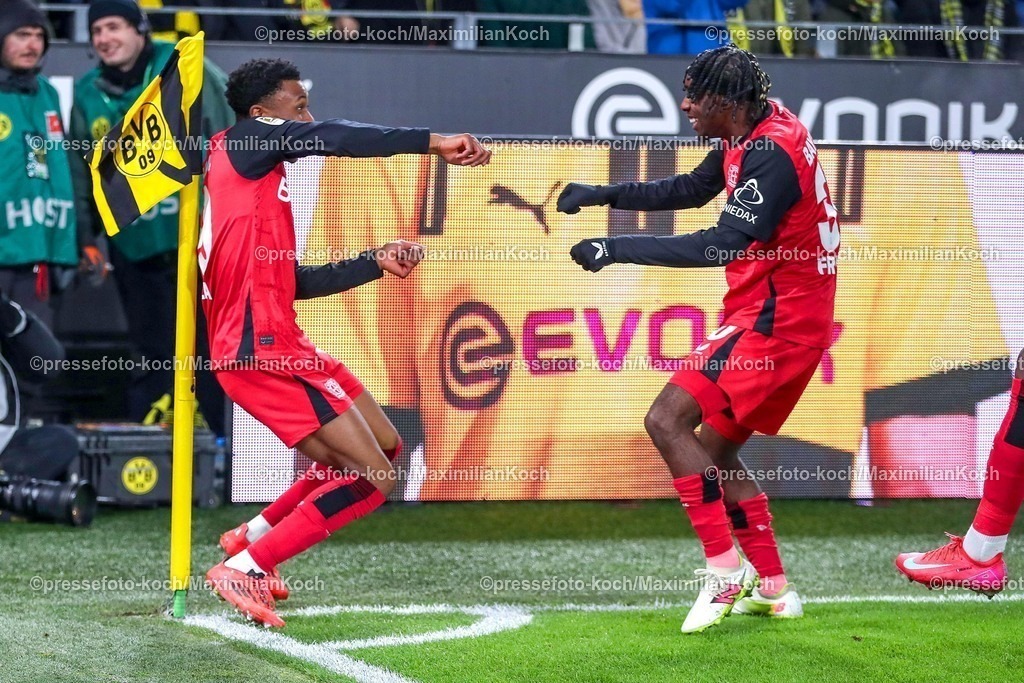 BVB10012501032 | 10.01.2025, Fußball, Borussia Dortmund - Bayer 04 Leverkusen, 1. Fußball Bundesliga, 16. Spieltag, Signal Iduna Park, Saison 2024 2025: Torjubel nach dem Treffer zum 1:0 durch Nathan Tella (Bayer04 Leverkusen #19) Tanzend zusammen mit Jeremie Frimpong (Bayer04 Leverkusen #30)DFB regulations prohibit any use of photographs as image sequences and or quasi-video.