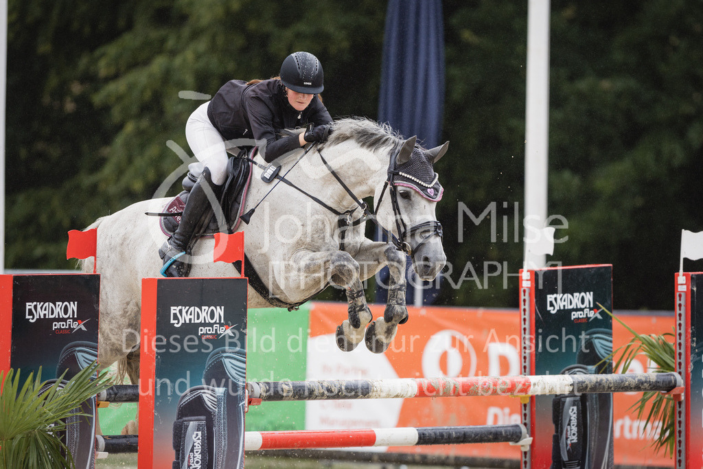 230727_BHO_M1-Spr_1-402 | Deine schönsten Turniermomente als professionelle Fotos! Entdecke hochwertige Pferdesport-Fotografie im Online-Shop. Jetzt Fotos finden & bestellen!