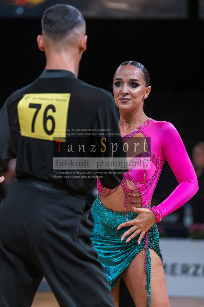 20250820_WDSF-Open-Latin-Rising Stars_2276 | Tanzsportbilder, Standardtanz, Lateintanz, WDSF, DTV, LTVB, dancecomp, goc, hessen tanzt, blaues band der spree, walzer, tango, wiener walzer, slowfox, quickstepp, samba, rumba, cha-cha-cha, paso doble. jive, hd-kroft photography, turniertanzsport