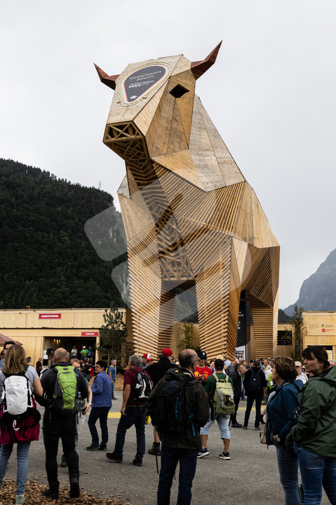ESAF2025_Freitag_4185 | Die Schwinger des Schwyzer Kantonalen Schwingerverbandes: Fotos, die Dynamik und Leidenschaft festhalten, sowie emotionale Momente aus dem traditionellen Schwingsport zeigen. - Realisiert mit Pictrs.com