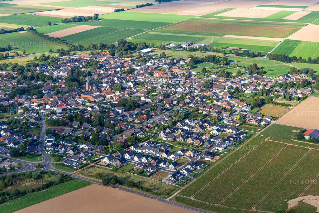 Luftbild: Ortschaft von Südwesten im Ortsteil Kückhoven in Erkelenz im Bundesland Nordrhein-Westfalen in Deutschland. Foto: IMG_143306.jpg vom 07.09.2024 durch Werner Riehm/FLY-FOTO.de