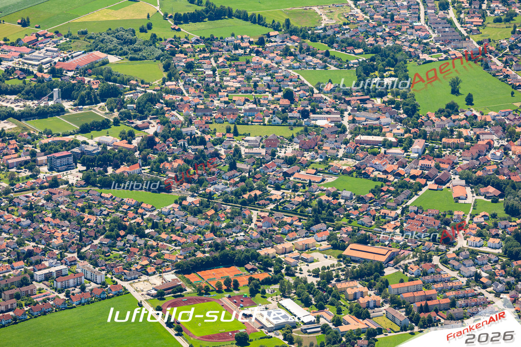 Aktuelles Luftbild von  Peiting - Die Luftaufnahme wurde 2022 mittels UL-Flugzeug erstellt ( keine Drohne ) - hochauflösende Kamera-Systeme von  Canon -Beste Qualität - Für grossformatige Ausdrucke geeignet. Die Geschenkidee !