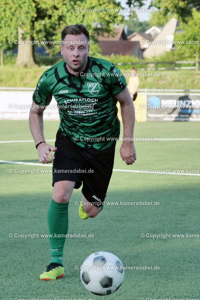 Fußball Kreispokal 25/26 Ü 32 : Spiel um Platz 3 : SV 08/29 Friedrichsfeld - SV Ringenberg AH  2 : 1 | Fußball Kreispokal 25/26 Ü 32 : Spiel um Platz 3 : SV 08/29 Friedrichsfeld - SV Ringenberg AH  2 : 1Spielort : Voerde Friedrichsfeld - Realisiert mit Pictrs.com