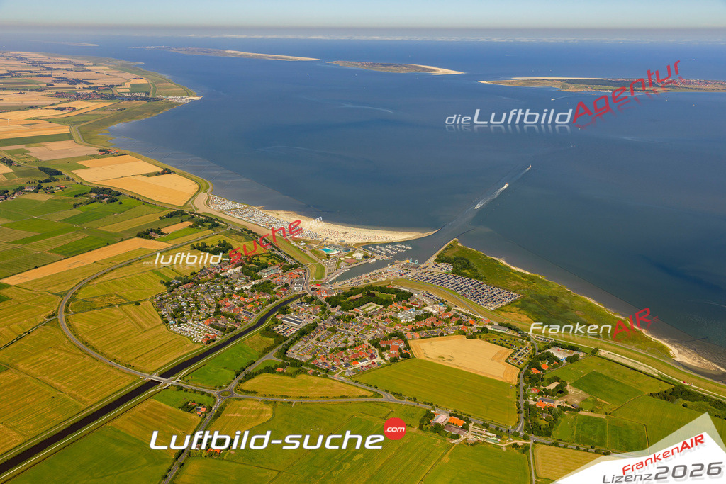 Aktuelles Luftbild von Bensersiel Esens - Die Luftaufnahme wurde 2022 mittels UL-Flugzeug erstellt ( keine Drohne ) - hochauflösende Kamera-Systeme von  Canon -Beste Qualität - Für grossformatige Ausdrucke geeignet. Die Geschenkidee !