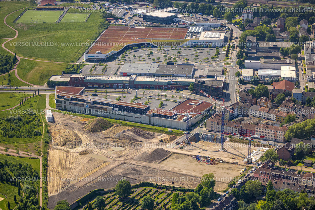 Essen220502166 | Luftbild, Kronenberg-Center Einkaufszentrum und Baustelle am ehemaligen Real-Markt an der Husmannshofstraße Ecke Dickmannstraße, Westviertel, Essen, Ruhrgebiet, Nordrhein-Westfalen, Deutschland