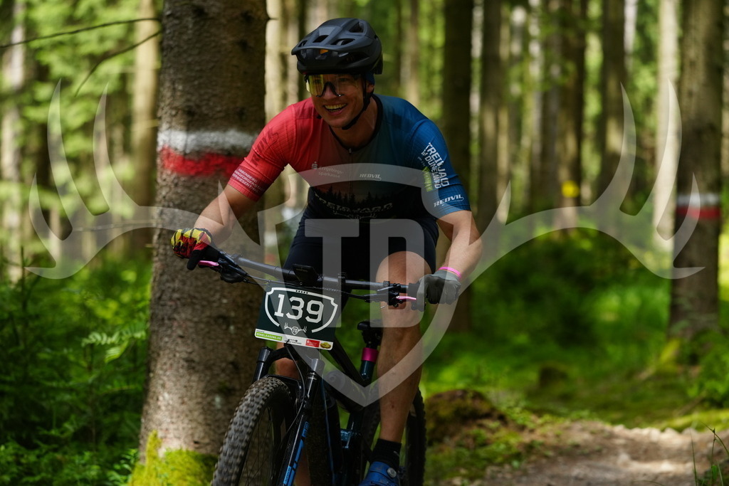 FC100247 | Fotogalerie der Treibjagd im Dunkelwald - Dein MTB Etappenrennen im Erzgebirge - Realisiert mit Pictrs.com