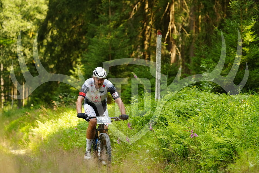 FC103296 | Fotogalerie der Treibjagd im Dunkelwald - Dein MTB Etappenrennen im Erzgebirge - Realisiert mit Pictrs.com