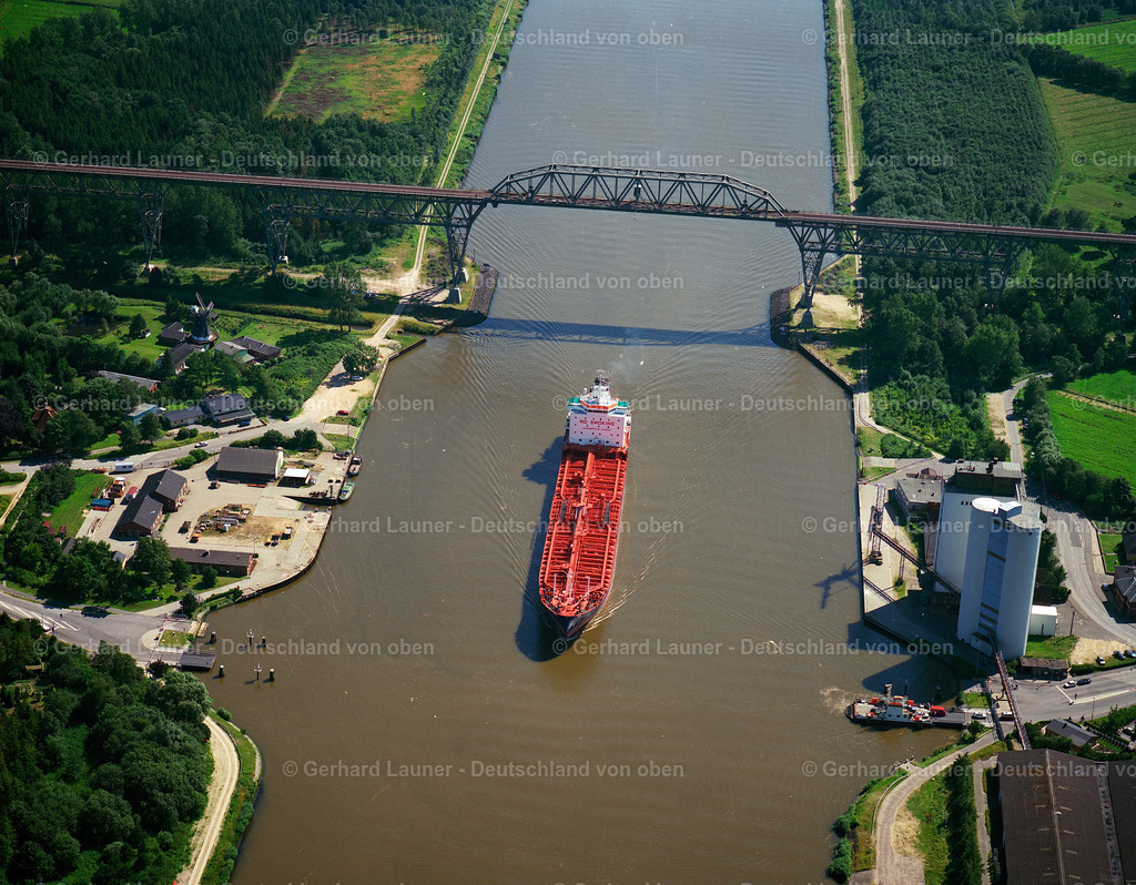 01P6433 | Tanker im Nord-Ost-See-Kanal  bei Hochdonn