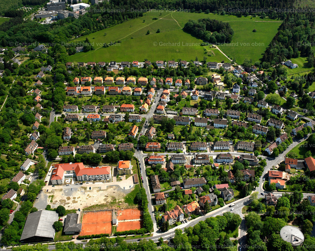 2638374 | GOSLAR GEORGENBERG 09.06.2006 Wohngebiet - Mischbebauung der Mehr- und Einfamilienhaussiedlung  in Georgenberg im Bundesland Niedersachsen, Deutschland // Residential area - mixed development of a multi-family housing estate and single-family housing estate  in Georgenberg in the state Lower Saxony, Germany Foto: Gerhard Launer