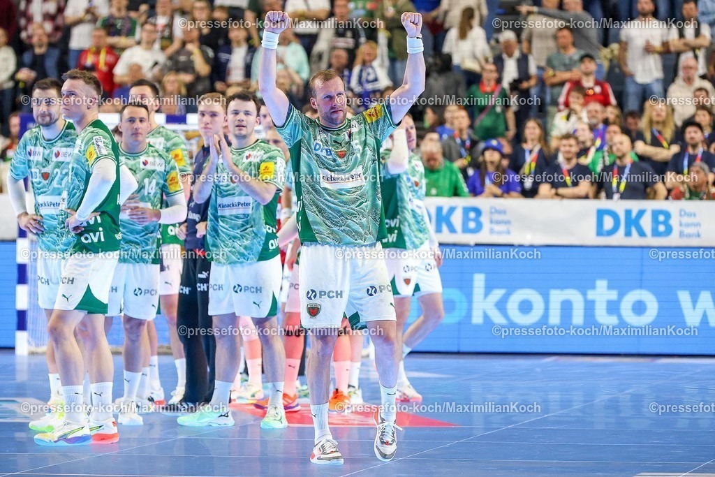 xSSCx18042601032 | 18.04.2026, xsscx, Handball, DHB-Pokal Lidl Final4, TBV Lemgo-Lippe - Füchse Berlin, Saison 2025 / 2026 Herren, Lanxess Arena: Die Mannschaft der Füchse Berlin feiert den Sieg über den TBV Lemgo - Max Darj (Füchse Berlin #05) Photo: xSandraxScherningxPressefotoKochx