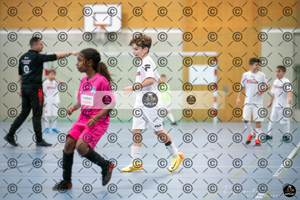 20241130_FCR-Hallenturnier-E_011 | Sport und Naturfotografie von Roberto Esposito zeigt echte Momente Bewegung und die Schönheit der Natur. Ausdrucksstarke Bilder schaffen Emotionen.