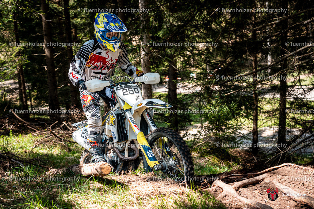 fuernholzer_250501-C1-583 | Fotografische Impressionen von der Red Stag Enduro Extreme by fuernholzer-photography.com. Endurosport in Österreich fotografisch festgehalten von fuernholzer. Auftragsfotografie für Private, Gewerbefotos und Industriefotografie. Eventfotografie, Sportfotografie und Motorsportfotografie. Anbieter von Fotoworkshops, Fototraining, fotografischen Vorträgen und Fotoseminaren.