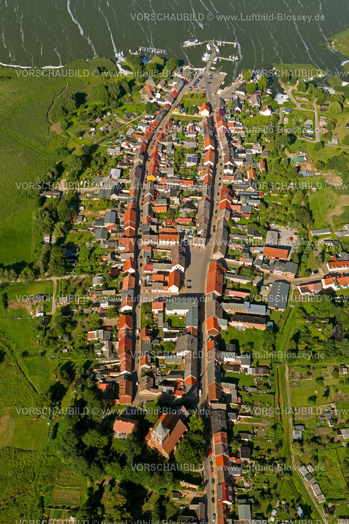 Lassan12083935 | Kirche und Pfarrheim Johannis II, Straßendorf, Boddengewässer Ost,  Lassan, Mecklenburg-Vorpommern, Deutschland, Europa