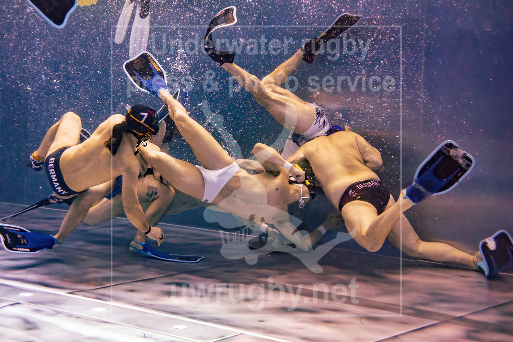 Herren-Nationalmannschaftslehrgang in Krefeld | Unterwasser-Aufnahmen der deutschen Herren-Nationalmannschaft im Unterwasser-Rugby - Realisiert mit Pictrs.com