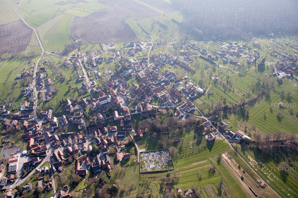 Aerial view: View of the town in Lampertsloch in the state Bas-Rhin, France.Photo: IMG_086670.jpg taken on 03/26/2016 by Werner Riehm/FLY-FOTO.comResolution of the original: 5472 x 3648 px