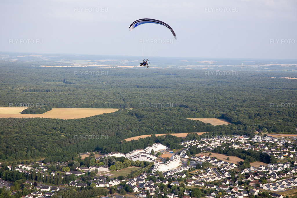Vue aérienne: Vue de la ville à Amboise dans le département Indre et Loire, France. Photo: IMG_082402.jpg prise le 20/06/2015 par Werner Riehm/FLY-FOTO.eu – Résolution de l'original: 5472 x 3648 px