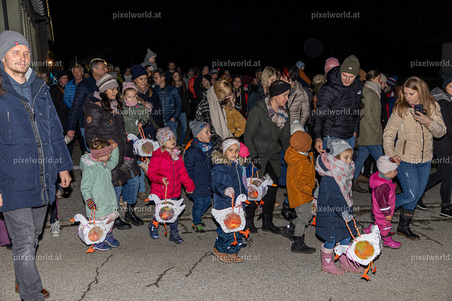 Laternenfest in St. Martin | Bildershop von pixelworld.at - Realisiert mit Pictrs.com