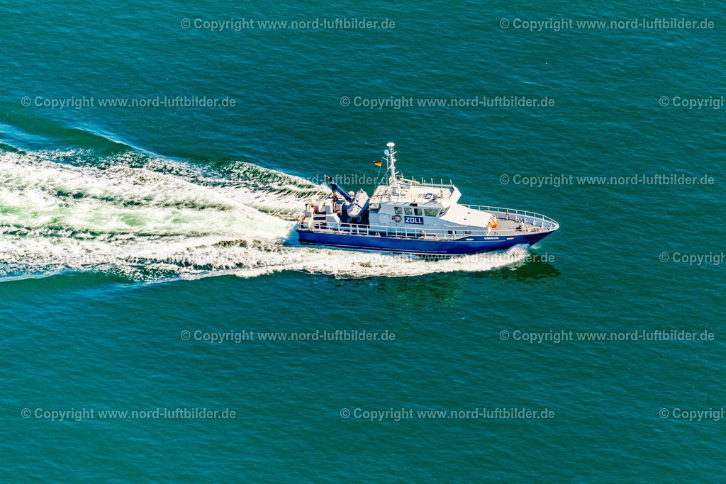 Sylt_Zoll_Schiff_Usedom_ELS_8636130822 | HöRNUM (SYLT) 13.08.2022 Motorboot - Schnellboot in Fahrt " Schiff Usedom " in Hörnum (Sylt) Insel Sylt im Bundesland Schleswig-Holstein, Deutschland. Weiterführende Informationen bei: Bundesleitung des BDZ Deutsche Zoll- und Finanzgewerkschaft. // Motorboat - speedboat in motion "Schiff Usedom" in Hoernum (Sylt) on the island of Sylt in the state Schleswig-Holstein, Germany. Further information at: Bundesleitung des BDZ Deutsche Zoll- und Finanzgewerkschaft. Foto: Martin Elsen