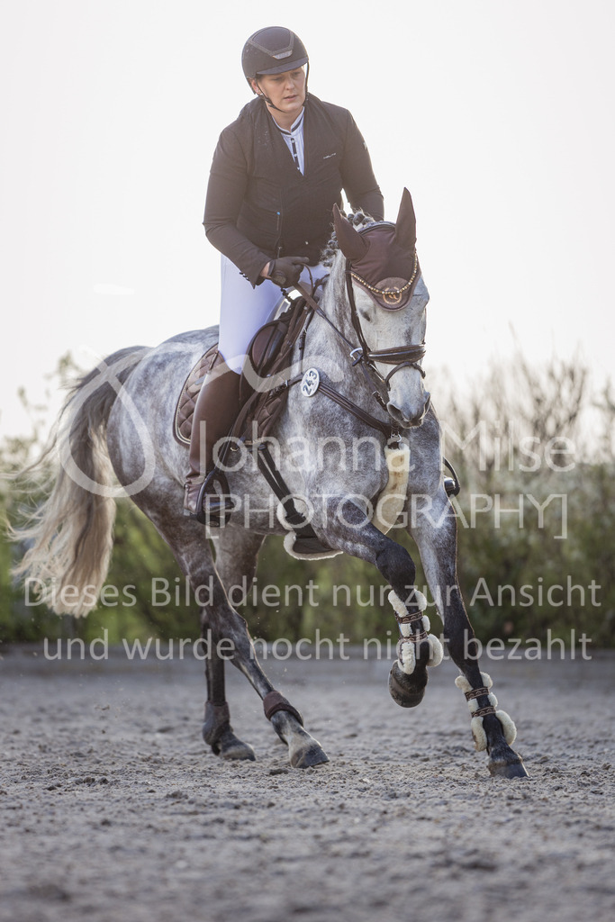 230426_HofSosath_SprPf-L-g-716 | Deine schönsten Turniermomente als professionelle Fotos! Entdecke hochwertige Pferdesport-Fotografie im Online-Shop. Jetzt Fotos finden & bestellen!