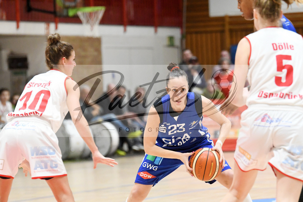 20200126_PANHAL_0085 | Basketball, Frauen: Snezana Aleksic (GISA LIONS SV Halle) in Aktion, am Ball, Einzelaktion beim Spiel der Toyota DBBL zwischen GiroLive-Panthers Osnabrück vs. GISA LIONS SV Halle am 26.01.2020 im Panthers Dome in Osnabrück, Deutschland.(Foto von Nico Paetzel) - Realisiert mit Pictrs.com