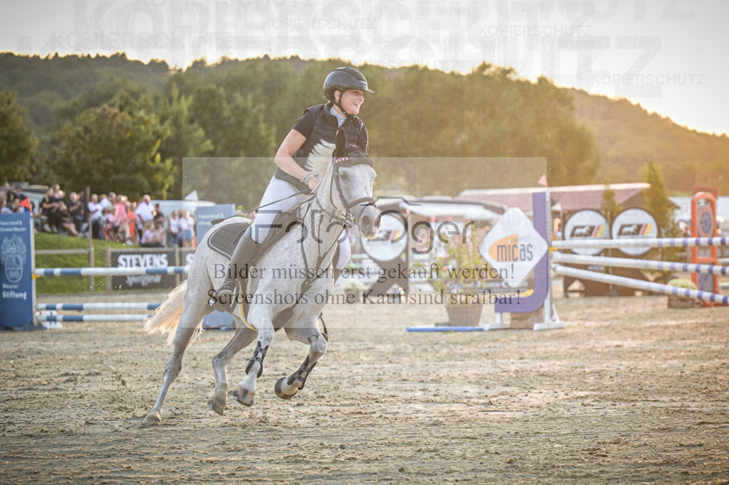 DOS_2087 | Entdecke hochwertige Reitturnierfotos von Foto Oger. Professionell, emotional und authentisch – jetzt Lieblingsmomente im Shop bestellen.Deutschlandweite Turnierfotografie. - Realisiert mit Pictrs.com