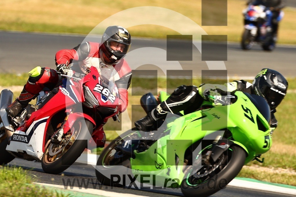 0262-20250719_11423 | Schöne Erinnerungen an spannende Momente - das festzuhalten ist unser Job. PIXELrace.de ist seit 2003 auf den Rennstrecken Europas unterwegs um die Action draußen beim Fahren und die wunderbare Stimmung imm Fahrerlager für euch einzufangen.