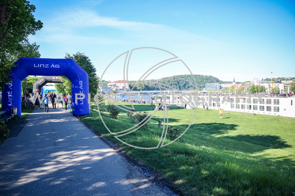 ..... | LINZ,AUSTRIA,27.April 25, Int. 3 Brückenlauf Linz  , Image shows: Photo: WAPICS / Manuel Binder