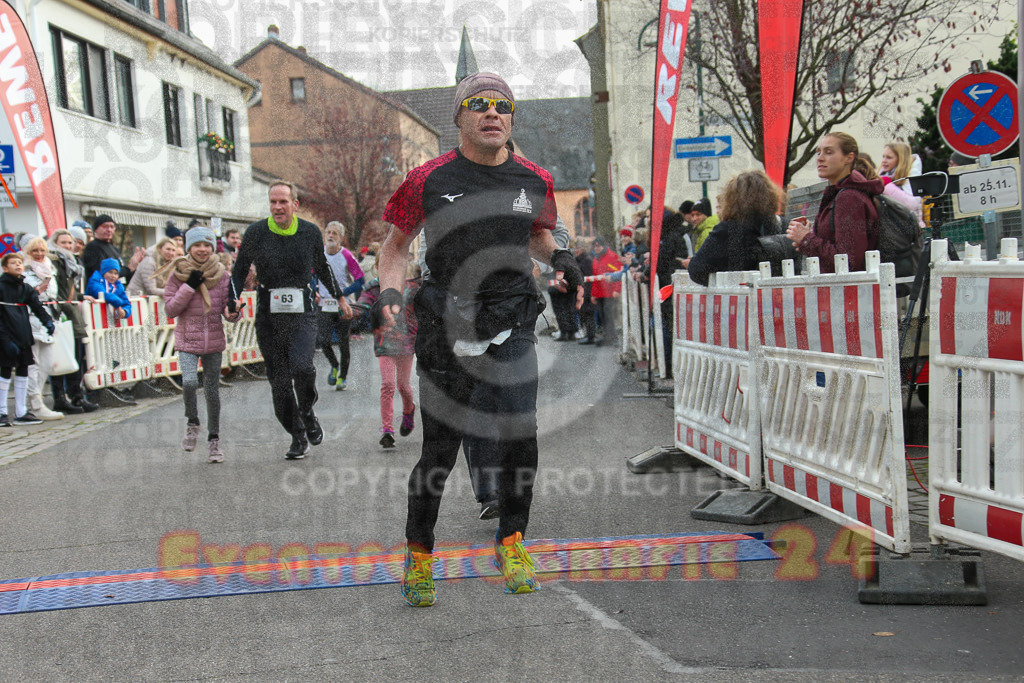 221127_1220_EX1_2498 | Sportfotografie im Rhein-Sieg Kreis, Köln, Bonn, NRW, Rheinland Pfalz, Hessen, etc. Unser Tätigkeitsfeld umfasst den Laufsport vom Volkslauf über den Marathon, Duathlon, Triathon bis zum Ultralauf wie Kölnpfad Ultra oder Schindertrail.