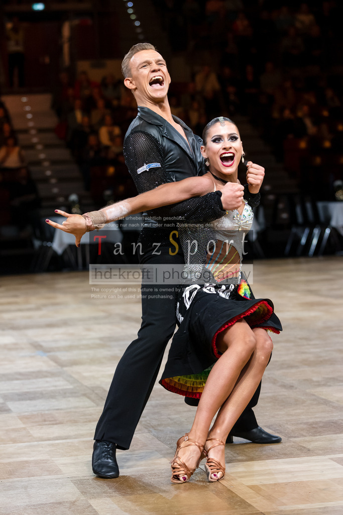 20241109_DM-Formationen_Vorrunde_0929 | Tanzsportbilder, Standardtanz, Lateintanz, WDSF, DTV, LTVB, dancecomp, goc, hessen tanzt, blaues band der spree, walzer, tango, wiener walzer, slowfox, quickstepp, samba, rumba, cha-cha-cha, paso doble. jive, hd-kroft photography, turniertanzsport