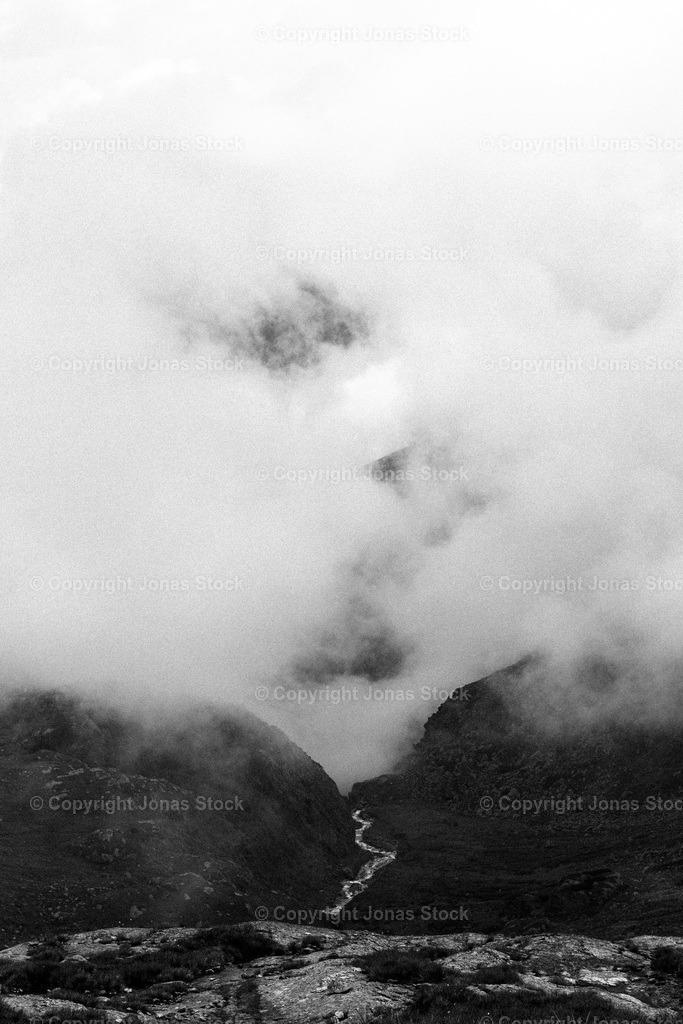Mountain River | A small river making his way down the Mountain in Austria.  - Realisiert mit Pictrs.com