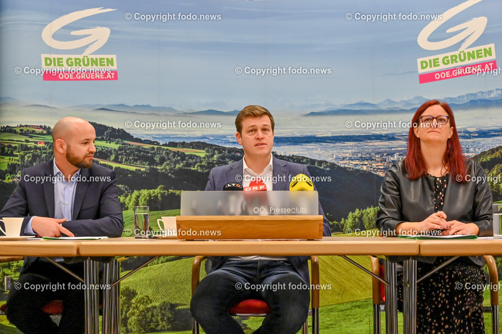 Pressekonferenz Die Grünen OÖ_ Energieoffensive für OÖ 2023_ 16.01.2023-13 | 16.01.2023, Presseclub Linz, AUT, Pressekonferenz Die Gruenen Ooe, Schwarz-Blau rutscht mit gewohnter Klimaschutz-Blockade ins neue Jahr - Gruene widmen 2023 der umfassenden Energieoffensive für Oberoesterreich und praesentieren weitere Schwerpunkte im Bild Severin Mayr (Die Gruenen, Klubobmann), LR Stefan Kaineder (Die Gruenen), Ursula Roschger (Die Gruenen, Landesgeschaeftsfuehrerin)