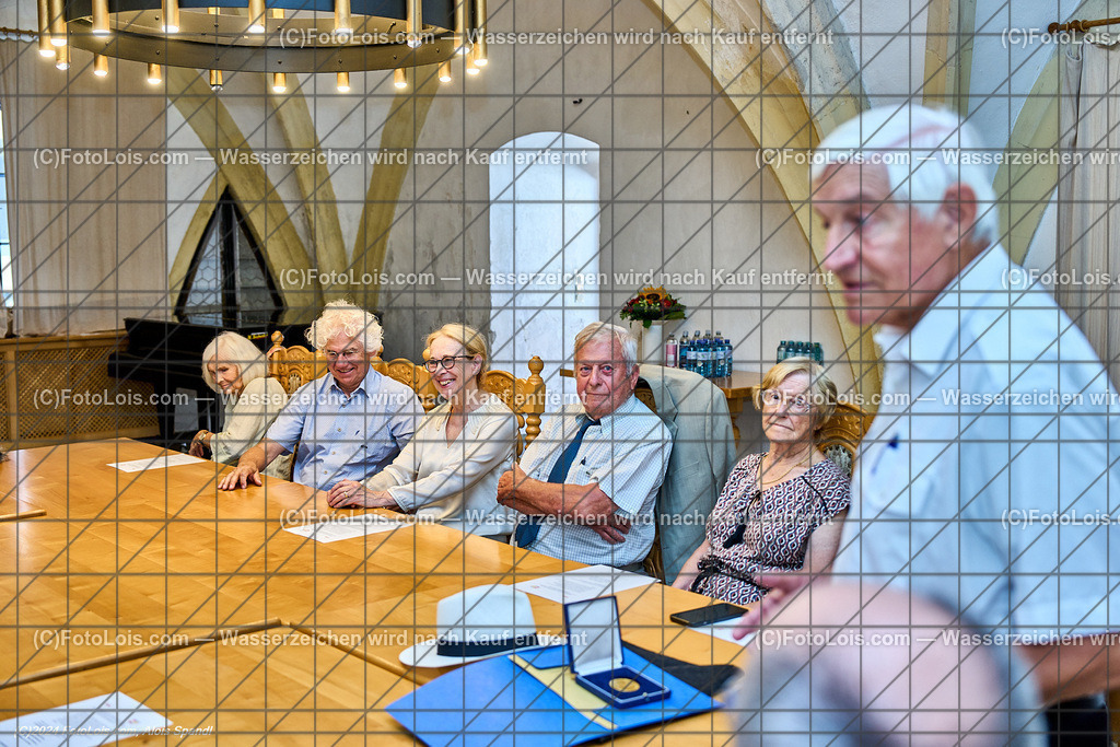 ALP8067_Kartause Gaming_Jubilaeum-Ehrung_Vigneron Jacques | (C)FotoLois.com, Alois Spandl. Ehrung Buchautor Jacques Vigneron aus Ferret, Feier 700 Jahre Hochzeit von Albrecht II mit Johanna von Pfirt, Fr 16. August 2024.