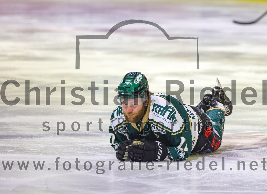 2025-12-28_053_TSV_Erding_gegen_onesto_Tigers_Bayreuth | Erding, Deutschland, 28.12.2025:Eishockey, Oberliga Süd 2025 / 2026, 31. Spieltag, TSV Erding gegen onesto Tigers Bayreuth, Endergebnis: 6:5 n.V.Grady Hobbs (Erding Gladiators, #22)Foto: Christian Riedel / fotografie-riedel.net