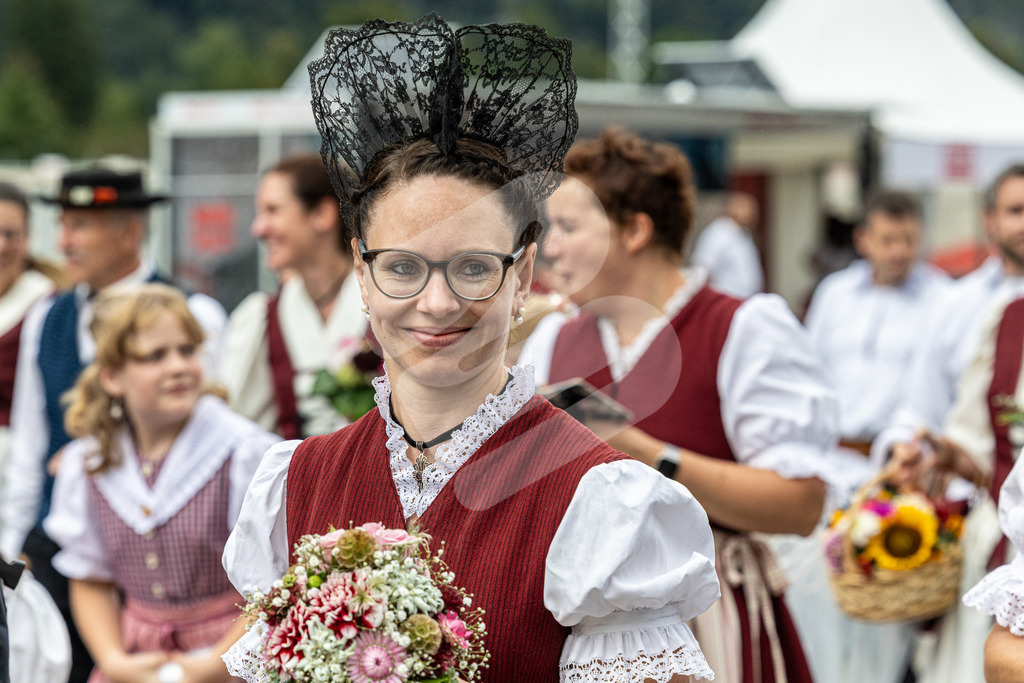 ESAF2025_Freitag_4158 | Die Schwinger des Schwyzer Kantonalen Schwingerverbandes: Fotos, die Dynamik und Leidenschaft festhalten, sowie emotionale Momente aus dem traditionellen Schwingsport zeigen. - Realisiert mit Pictrs.com
