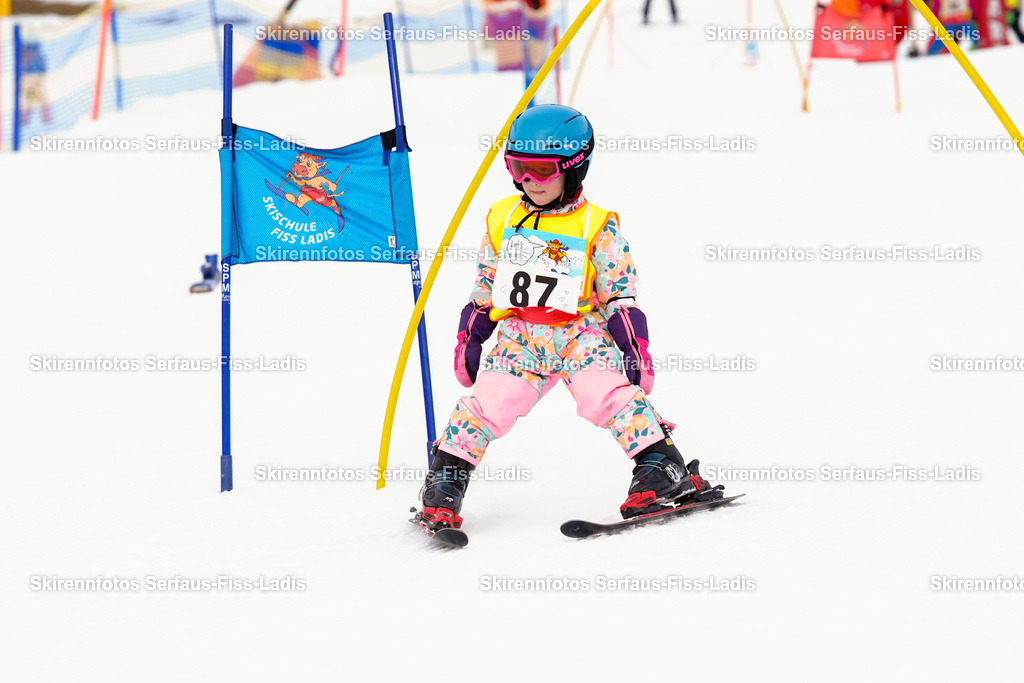 SRF_02.01.2026_0014 | Skirennfotos,Serfaus,Fiss,Ladis,Kinderskirennen,Winter,Tirol,Oberland,skirace,SFL,feelfree,weil wir's genießen,ski,Ski,skifahren,Sonnenplateau, - Realisiert mit Pictrs.com