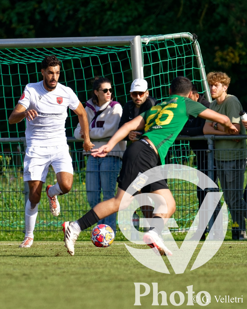 2eme ligue - FC Veyrier - FC Kosova |  durant le match de 2eme ligue entre FC Veyrier et FC Kosova au Stade du Grand-Donzel à Veyrier, Suisse