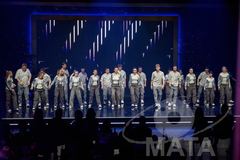 _DWI6081 | Projekt Act "Einsmehr" Tanz bei '30 Jahre Sternstunden-Gala 2023' in der Frankenhalle. Nürnberg, 15.12.2023 - Realisiert mit Pictrs.com