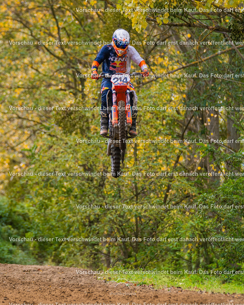 10_25_MCBernauerSchleife-6503 | Sportfotografin aus Berlin-Brandenburg mit Fokus auf Motocross. Ich halte deine sportliche Leistung und echte Emotionen auf und neben der Strecke professionell fest. Entdecke die Fotos von deinem Rennen und bestelle sie direkt hier im Shop.