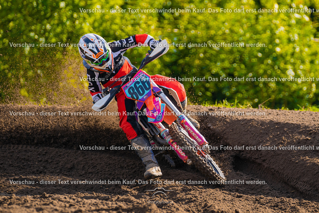 09_20_LM_Schenkenhorst-8142 | Sportfotografin aus Berlin-Brandenburg mit Fokus auf Motocross. Ich halte deine sportliche Leistung und echte Emotionen auf und neben der Strecke professionell fest. Entdecke die Fotos von deinem Rennen und bestelle sie direkt hier im Shop.