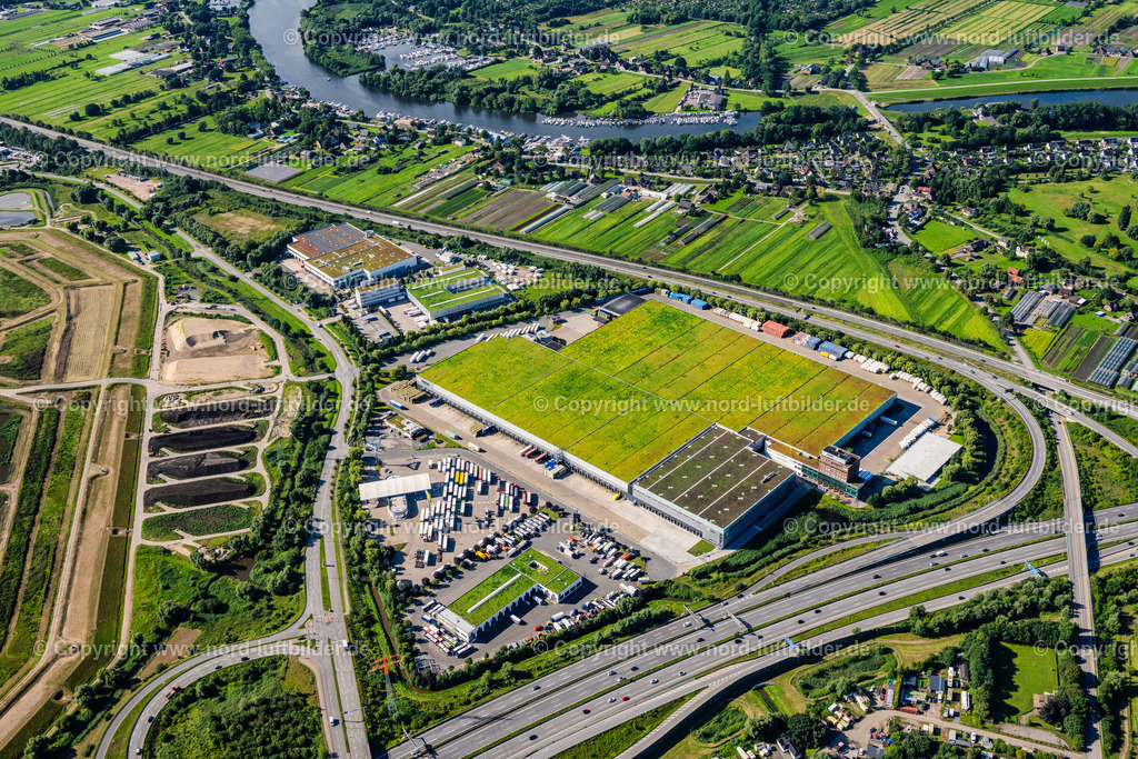 Hamburg_Moorfleet_ELS_1065050823 | HAMBURG 05.08.2023 Lagerhallen und Speditionsgebäude der "Fiege Logistik Stiftung & Co. KG" an der Amandus-Stubbe-Straße im Ortsteil Moorfleet in Hamburg, Deutschland. // Warehouses and forwarding building of "Fiege Logistik Stiftung & Co. KG" on street Amandus-Stubbe-Strasse in the district Moorfleet in Hamburg, Germany. Foto: Martin Elsen