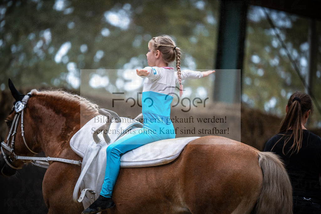 DOS_0123 | Entdecke hochwertige Reitturnierfotos von Foto Oger. Professionell, emotional und authentisch – jetzt Lieblingsmomente im Shop bestellen.Deutschlandweite Turnierfotografie. - Realisiert mit Pictrs.com
