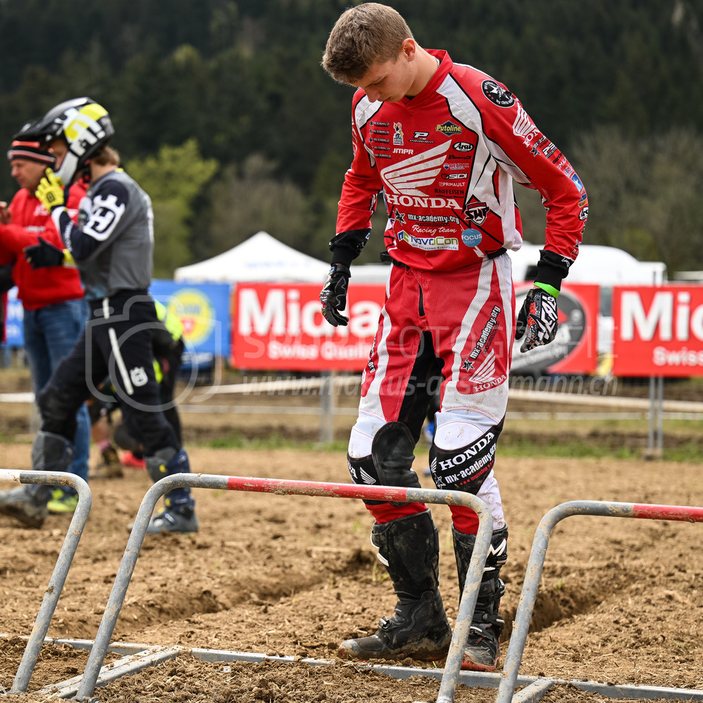 Motocross Schlatt bei Winterthur - 30. April 2023 | Startvorbereitungen in der Kategorie ProRace Serie am Motocross Schlatt bei Winterthur, 30. April 2023. 
Instagram: @mx_schlatt | @mc_wila | @sam_schweiz
Bild: Sportfotografie Markus Aeschimann | www.markus-aeschimann.ch - Realisiert mit Pictrs.com