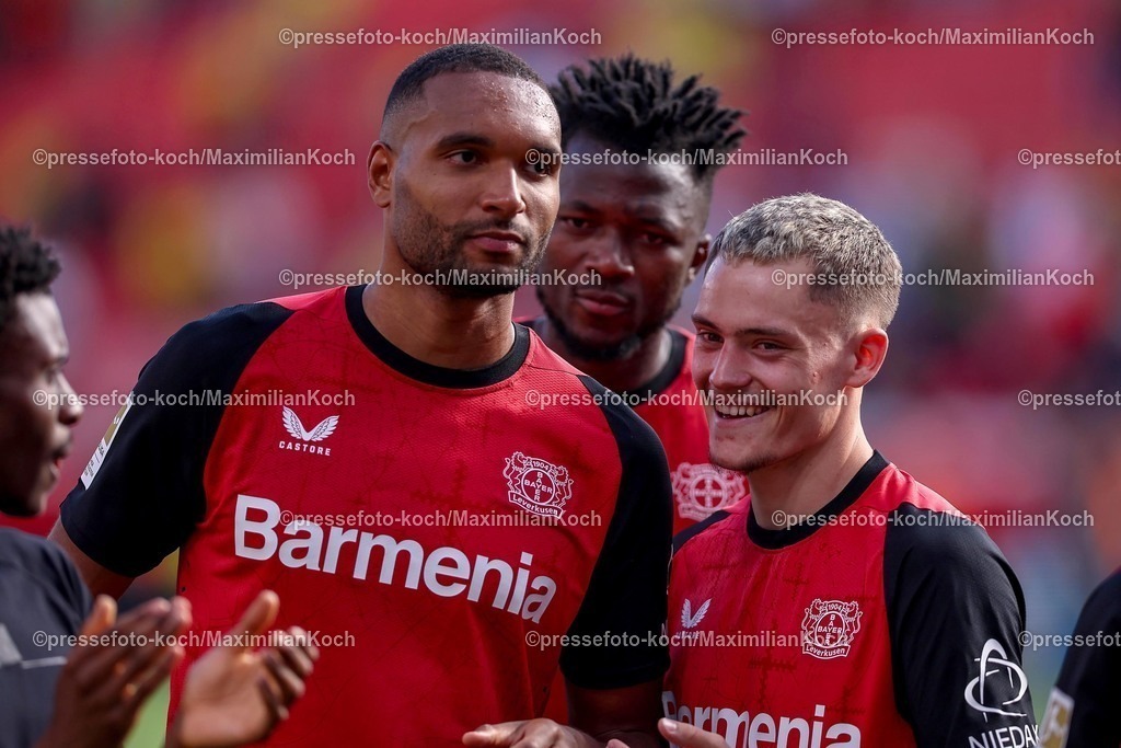 B0411052503589 | 11.05.2025, Fußball, Bayer 04 Leverkusen - Borussia Dortmund, 1. Fußball Bundesliga, 33. Spieltag, BayArena, Saison 2024 2025: Jonathan Tah (Bayer04 Leverkusen #4) neben Florian Wirtz (Bayer04 Leverkusen #10) DFB regulations prohibit any use of photographs as image sequences and or quasi-video.