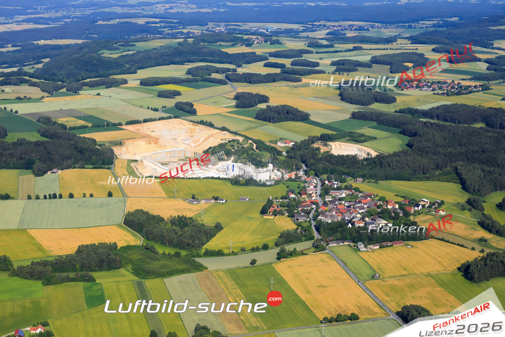 Die Luftaufnahme Seubersdorf - Weismain wurde vom UL-Flugzeug (keine Drohne) aus fotografiert.Hohe Druck- Auflösung-die Geschenkidee!