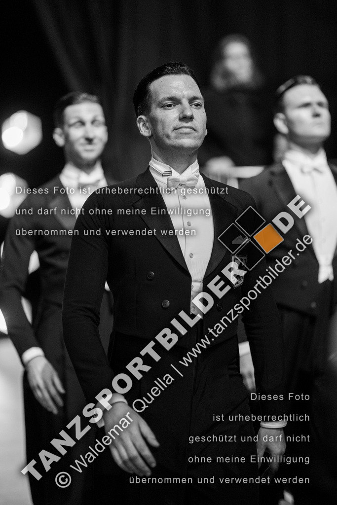 20251206-04737 | Hier finden Sie Tanz Bilder vom Latein und Standard Formationen tanzen. Sportbilder vom Tanzsport. Schöne Fotos und von Weltmeisterschaft, Europameisterschaft, Bundesliga, Regionalliga, Oberliga und Landesliga sowie von GOC Stuttgart, DanceComp, WM Bremen