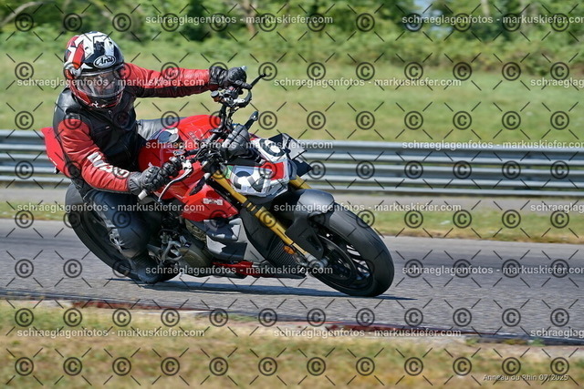 25bt04-0542 | markuskiefer.com - Realisiert mit Pictrs.com