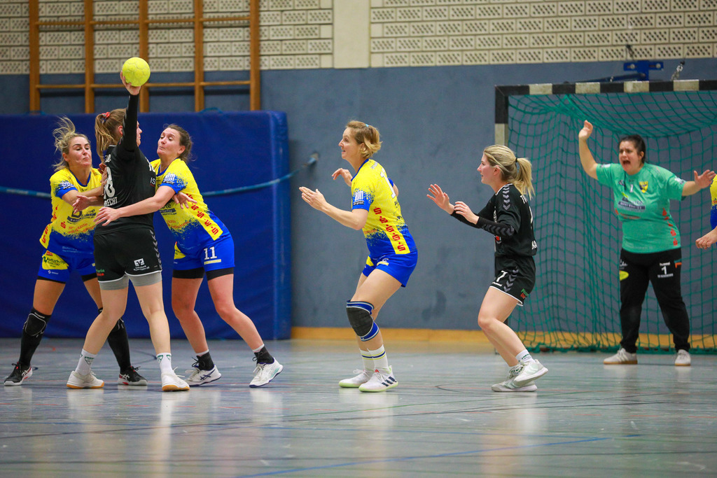 SVN_TvVoerde_021124_133 | Bildergalerie von Sport-Ereignissen aber auch von weiteren spannenden Dingen - nicht nur vom Niederrhein. In Anlehnung an den bekannten Spruch von Hanns Dieter Hüsch heißt das Motto: "Niederrhein ist überall".  - Realisiert mit Pictrs.com