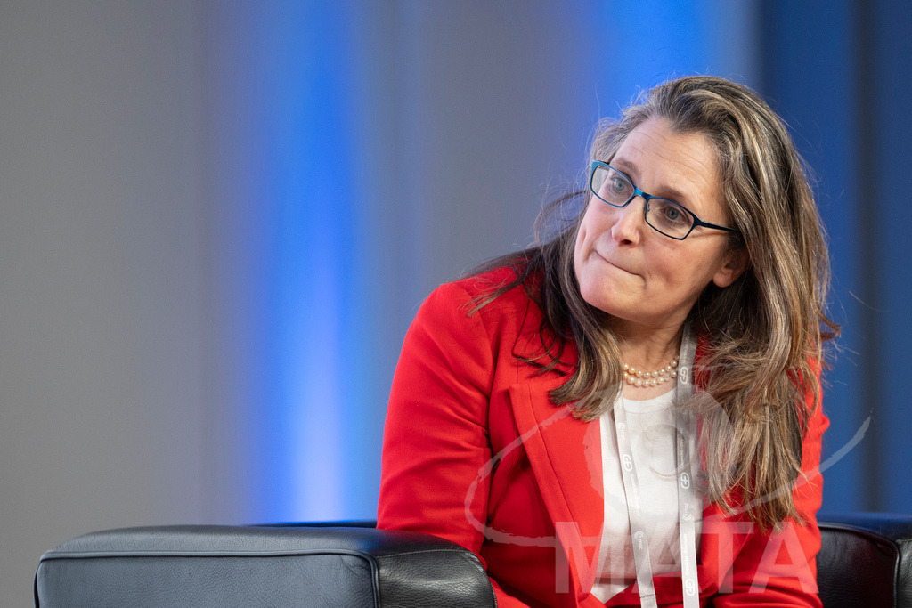 _DWA3137 | Die MSC Security and Literature Series der Münchner Sicherheitskonferenz wird von der ZEIT mitveranstaltet und vom Literaturhaus München unterstützt. Am Donnerstag, 12. Februar (19-20 Uhr), spricht Autor Serhiy Zhadan aus Charkiw mit Chrystia Freeland, Sonderbeauftragte für den Wiederaufbau der Ukraine und ehemalige stellvertretende Premierministerin Kanadas, über die Zukunft der Ukraine - Realisiert mit Pictrs.com