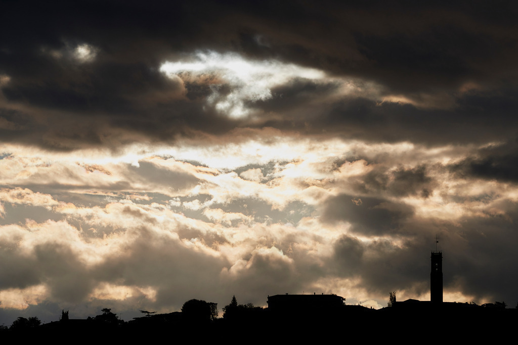 Gewitterstimmung ueber Pozzuolo | Pozzuolo, Italien - September 07, 2016: Gewitterstimmung ueber Pozzuolo. - Realisiert mit Pictrs.com